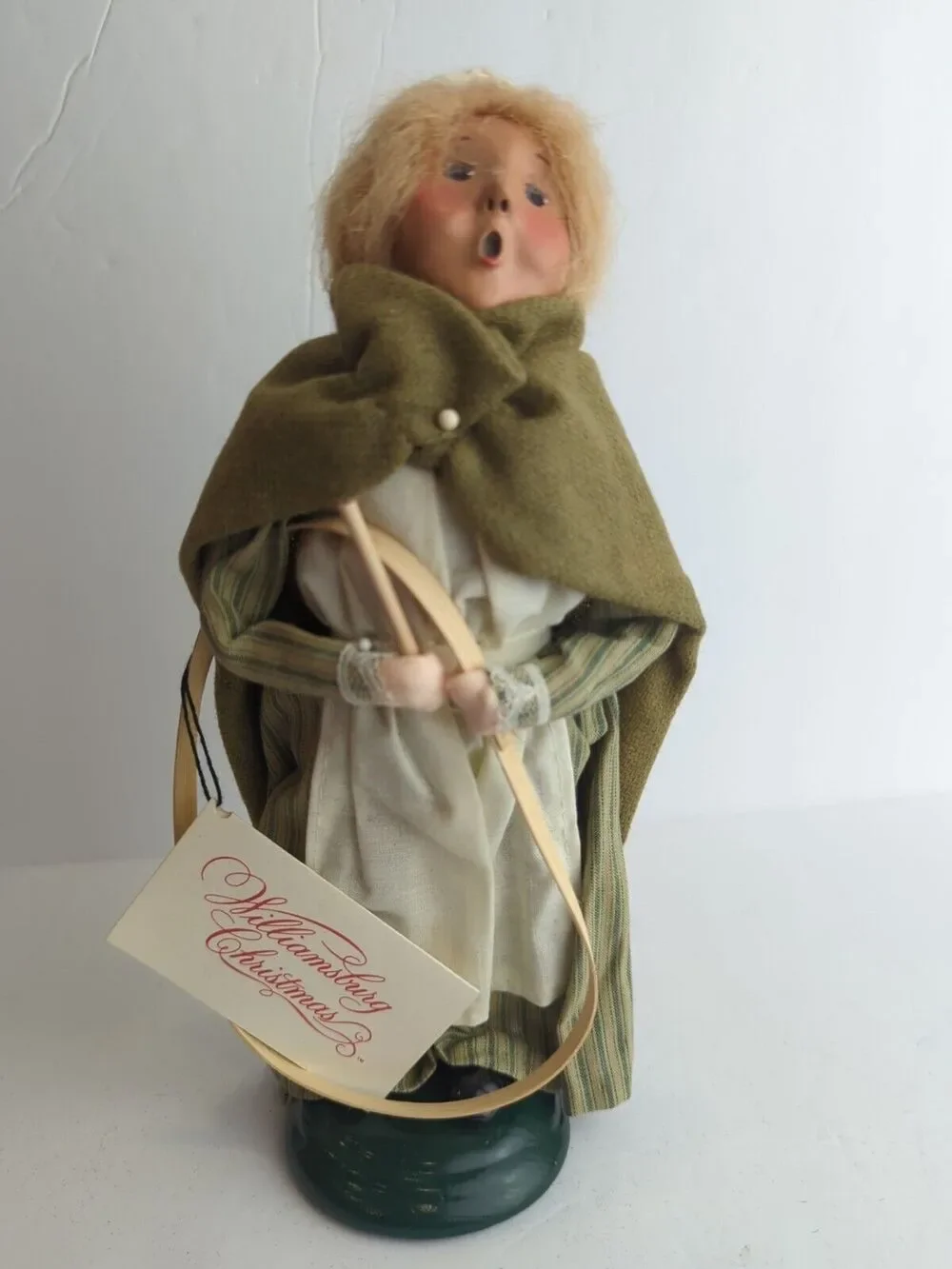 1998 Byers Choice Williamsburg Christmas Girl‎ with Hoop Caroler Signed